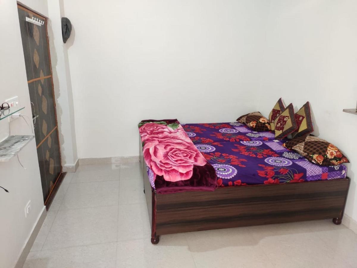 Nidhivan Homestay Vrindavan Luaran gambar